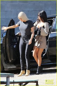 kim-kardashian-kourtney-kardashian-christmas-tree-shopping-41.jpg