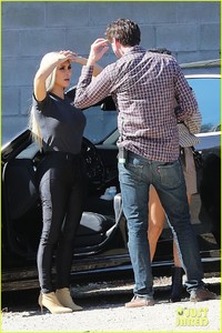 kim-kardashian-kourtney-kardashian-christmas-tree-shopping-44.jpg