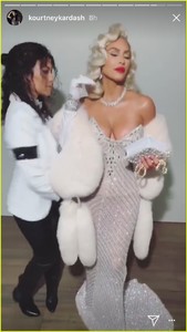 kim-kardashian-kourtney-kardashian-michael-jackson-madonna-03.jpg