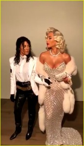 kim-kardashian-kourtney-kardashian-michael-jackson-madonna-08.jpg