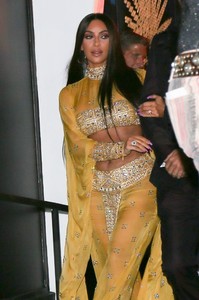 kim-kardashian-tequila-casamigos-halloween-bash-2017-in-los-angeles-10.jpg