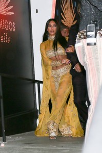 kim-kardashian-tequila-casamigos-halloween-bash-2017-in-los-angeles-11.jpg