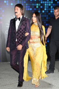kim-kardashian-tequila-casamigos-halloween-bash-2017-in-los-angeles-7.jpg