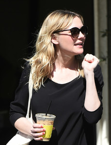 kirsten-dunst-out-in-la-101017-1.jpg