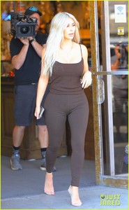 kourtney-kardashian-goes-sexy-in-sheer-while-shopping-with-kim-06.jpg