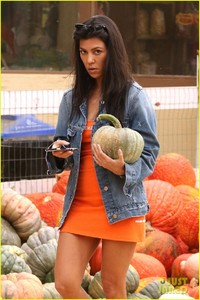 kourtney-pumpkin-patch-01.jpg