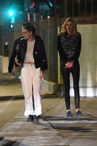 kristen-stewart-and-stella-maxwell-out-in-silver-lake-10-13-2017-2.jpg