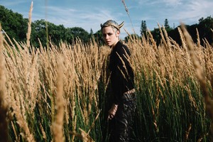 kristen-stewart-nature-in-winnipeg-photoshoot-2017-2.thumb.jpg.10f58b9ab979568b598faab7438b148a.jpg