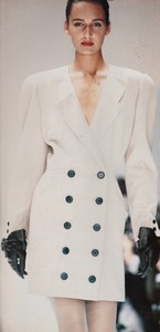 krizia-ss-1988.thumb.jpg.03a7e9dfc0966031dc029ba21c0bfcd3.jpg