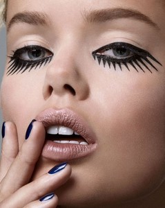 lashes-2-1508441798-819x1024.thumb.jpg.da66c51d1e7f84e4fa1c8adda692289b.jpg