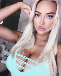 lindseypelas_20171008074235.thumb.jpg.ce73b3ebe4433752b44ba6d121d93642.jpg
