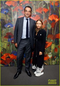 mary-kate-olsen-olivier-sarkozy-rare-appearance-03.jpg