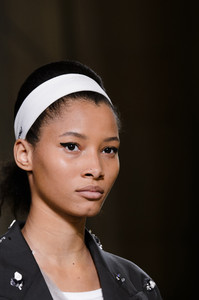 miu-miu-clp-rs18-6645.thumb.jpg.c27ea569525b857c1091a5ceae9c4a4e.jpg
