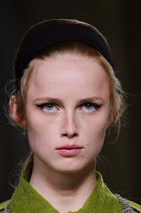 miu-miu-clp-rs18-6747.thumb.jpg.70d6322e3f95a7693b1ef7f8c980a9ad.jpg