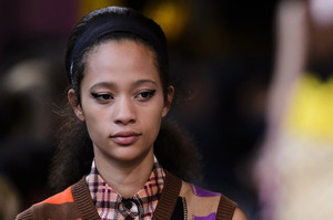 miu-miu-clpa-rs18-0601.thumb.jpg.9c1102aac98696288501a32d728b10cc.jpg