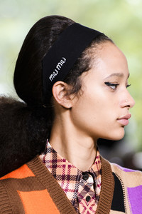 miu-miu-clpr-rs18-0482.thumb.jpg.15beb4fcc0f73b9eebaa8fdd3c401dd7.jpg
