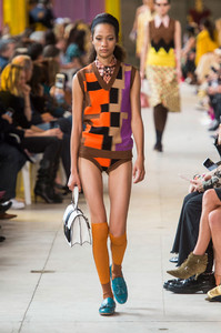 miu-miu-rs18-1415.thumb.jpg.2c28485f207d8bf412f695fb7689f34e.jpg