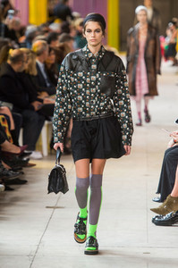 miu-miu-rs18-1554.thumb.jpg.13ba7943b90896836cf5c2d55ed880a9.jpg