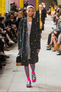 miu-miu-rs18-1801.thumb.jpg.2be9d54fbf9a7ca19813dbc59710550c.jpg