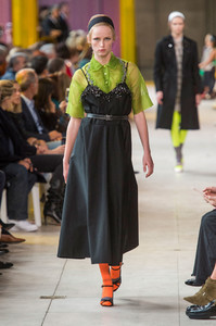 miu-miu-rs18-1891.thumb.jpg.b883901a050576ef0a526ada7df7ef10.jpg