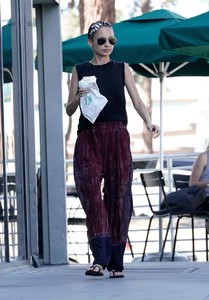 nicole-richie-out-in-la-10-16-2017-1.jpg