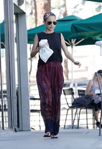 nicole-richie-out-in-la-10-16-2017-2.jpg