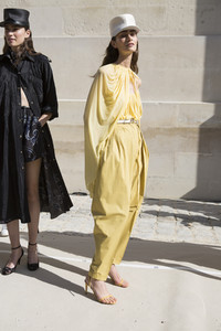 nina-ricci-bks-m-rs18-0100.thumb.jpg.9bffe0a4e672a0a708603d7670d5d1e3.jpg