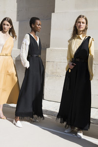nina-ricci-bks-m-rs18-0129.thumb.jpg.bf66e0121ba333c3fd0d1b530a4f7d44.jpg