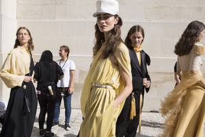 nina-ricci-bks-m-rs18-0329.thumb.jpg.72e6a99289f0f4e0e6ce2de950051e56.jpg