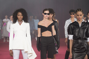 off-white-rs18-3727.thumb.jpg.68b8c7d935446f986e13ff435857e756.jpg