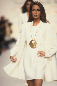 oscar-de-la-renta-ss-1992-3.thumb.jpg.5756447f60c246a8a94b6b3121dd0ba4.jpg
