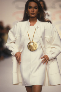 oscar-de-la-renta-ss-1992-4.thumb.jpg.ad98dfada5b7e1b618014e8571594163.jpg