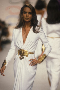 oscar-de-la-renta-ss-1992-7.thumb.jpg.0127cfa3d72aed513b827000a4129d17.jpg