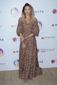 paris-jackson-elizabeth-taylor-aids-foundation-mothers2mothers-benefit-dinner-in-la-10-24-2017-3.jpg