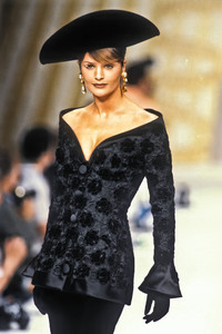 pierre-balmain-hc-fw-1992-1.thumb.jpg.da7d8454c2a917ff730ce67da9f920c5.jpg