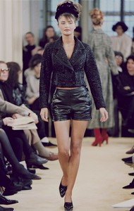 prada-fw-1992-5.thumb.jpeg.07ab3ab82cda7f8c26a783c86d3eb3f9.jpeg