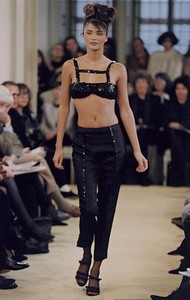prada-fw-1992-6.thumb.jpeg.7eb2c58bf4d03033e571ed361a9865ac.jpeg