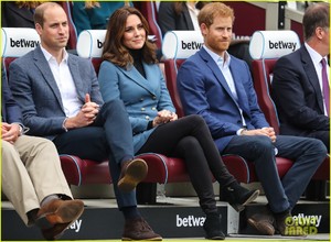 pregnant-kate-middleton-makes-surprise-appearance-at-coach-core-graduation-19.jpg