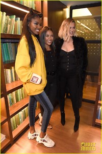 pregnant-khloe-kardashian-attends-two-events-in-nyc-03.jpg