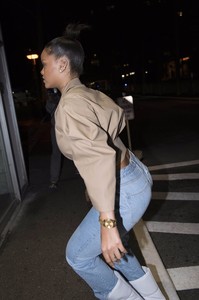 rihanna-out-in-nyc-101117-4.jpg