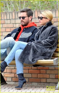 scott-disick-sofia-richie-enjoy-vacation-in-italy-04.jpg