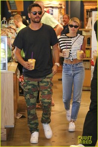 scott-disick-sofia-richie-grab-coffee-before-flying-out-of-town-01.jpg