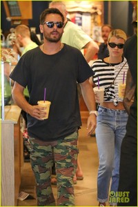 scott-disick-sofia-richie-grab-coffee-before-flying-out-of-town-13.jpg