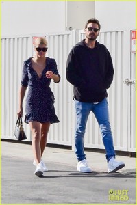 scott-disick-sofia-richie-have-mall-date-in-malibu-04.jpg