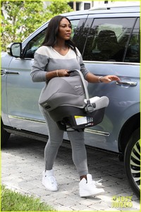 serena-williams-says-her-daughter-alexis-farts-really-loud-08.jpg
