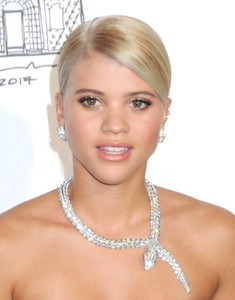 sofia-richie-bulgari-flagship-store-opening-celebration-in-new-york-10-20-2017-15.jpg