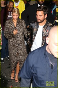 sofia-richie-is-all-smiles-during-night-out-with-scott-disick-05.jpg