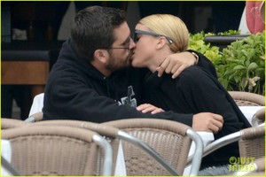 sofia-richie-scott-disick-venice-03.jpg