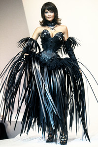 thierry-mugler-ss-1994-5.thumb.jpg.949683e9df16cda7d17870778b57ca48.jpg