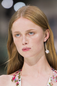 valentino-clp-rs18-0735.thumb.jpg.68bf8229c4565906493c150ca7d19a3a.jpg